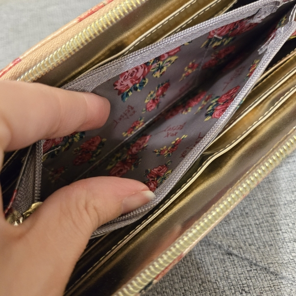 Betsey Johnson Floral Zip Wallet/Wristlet - Picture 7 of 11